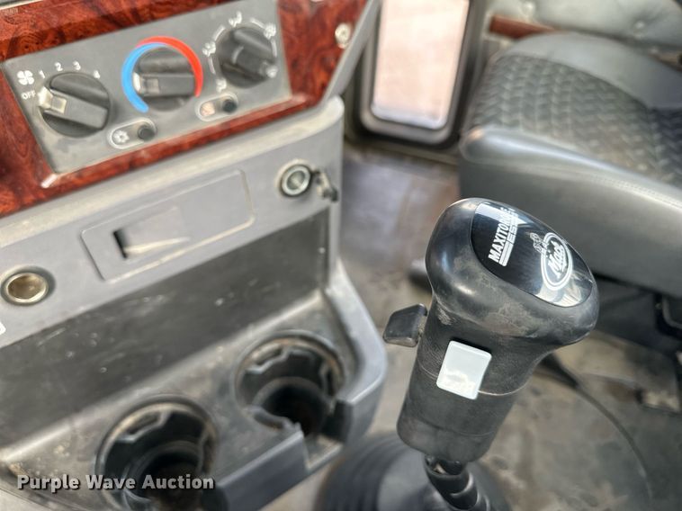 image for item OF9174 2013 Mack  semi truck