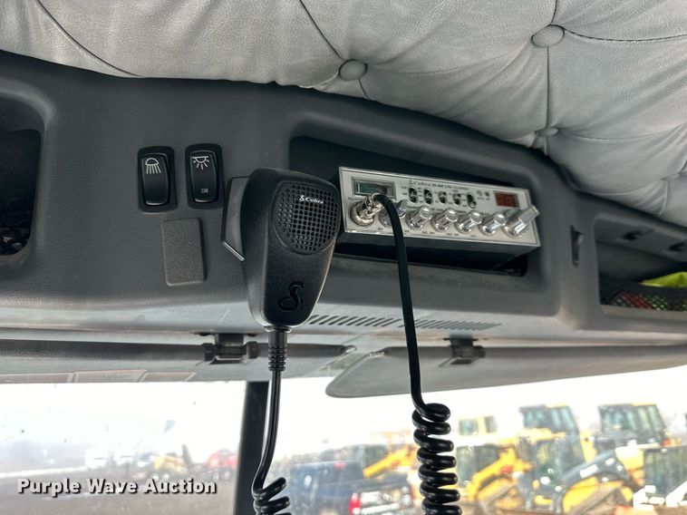 image for item OF9174 2013 Mack  semi truck