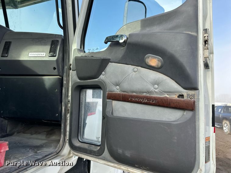 image for item OF9174 2013 Mack  semi truck