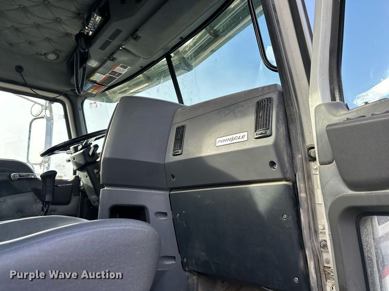 image for item OF9174 2013 Mack  semi truck