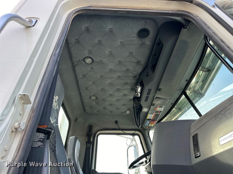 image for item OF9174 2013 Mack  semi truck