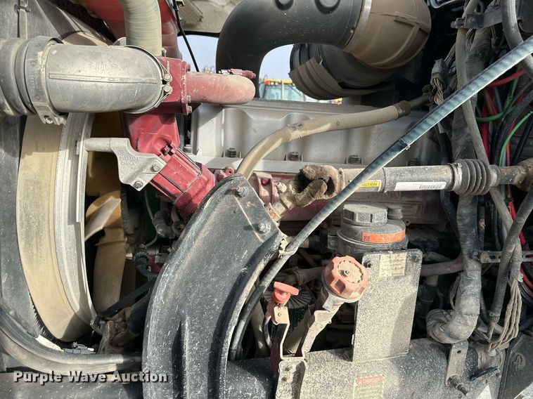 image for item OF9174 2013 Mack  semi truck