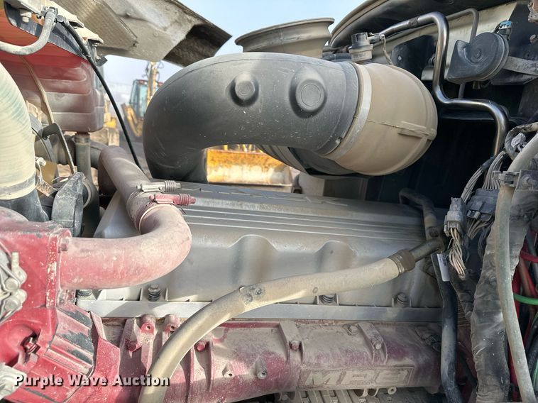 image for item OF9174 2013 Mack  semi truck