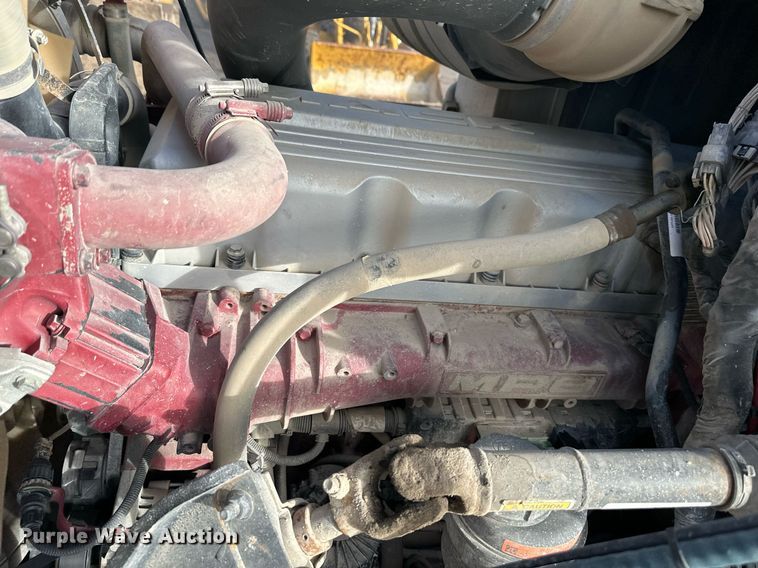 image for item OF9174 2013 Mack  semi truck