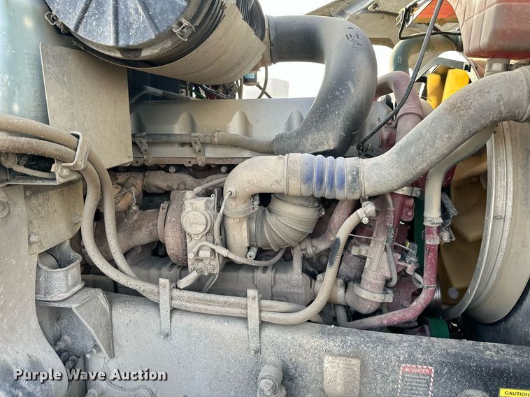 image for item OF9174 2013 Mack  semi truck