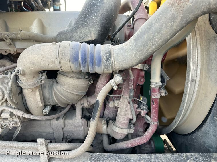 image for item OF9174 2013 Mack  semi truck