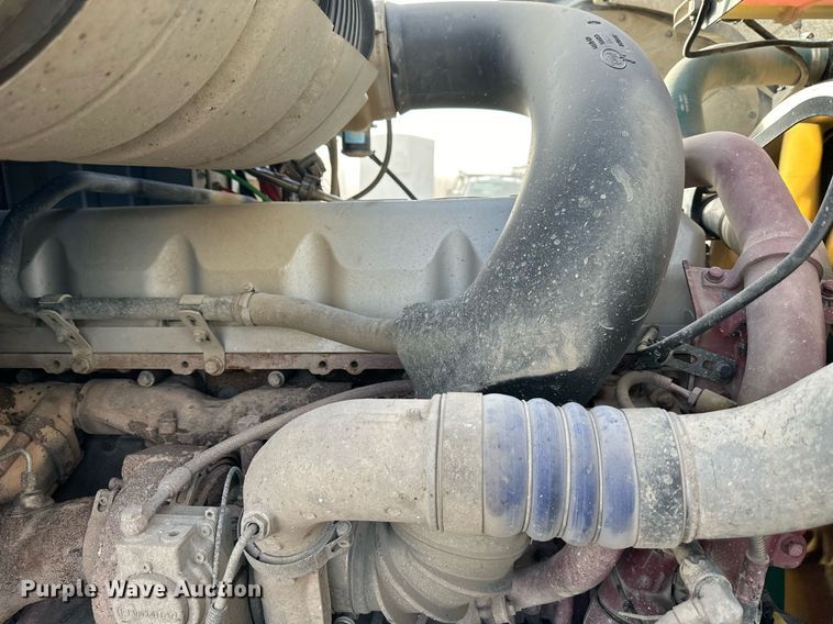 image for item OF9174 2013 Mack  semi truck