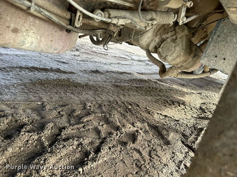 image for item OF9174 2013 Mack  semi truck