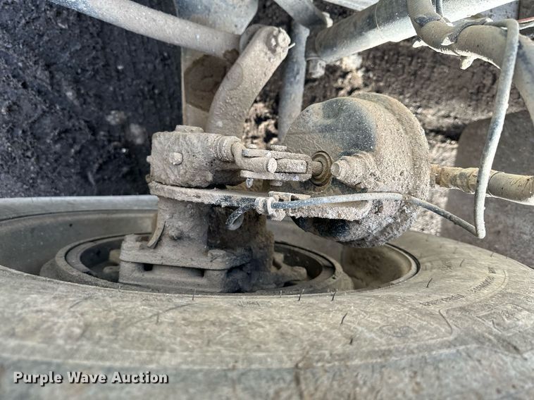 image for item OF9174 2013 Mack  semi truck