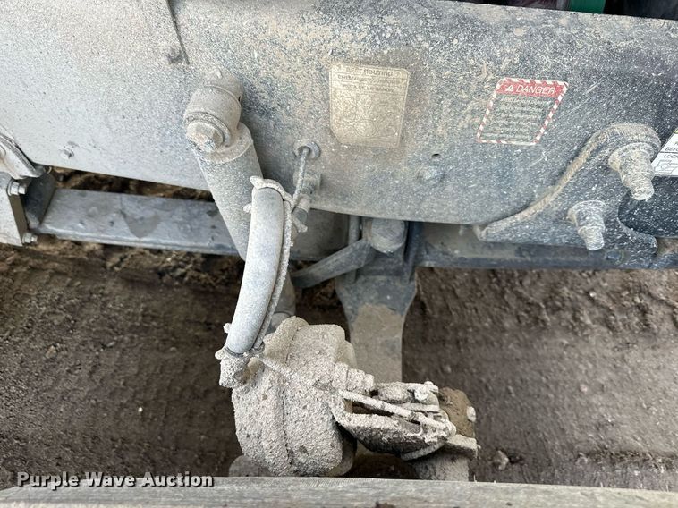 image for item OF9174 2013 Mack  semi truck