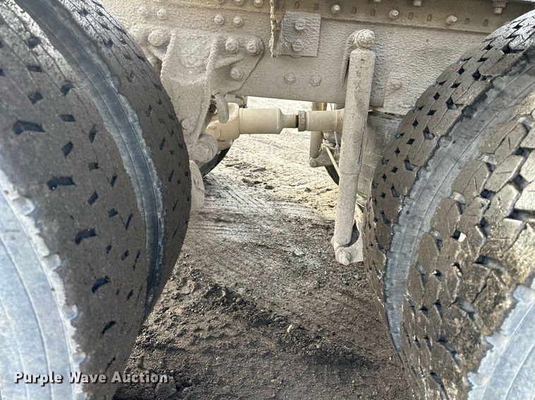 image for item OF9174 2013 Mack  semi truck