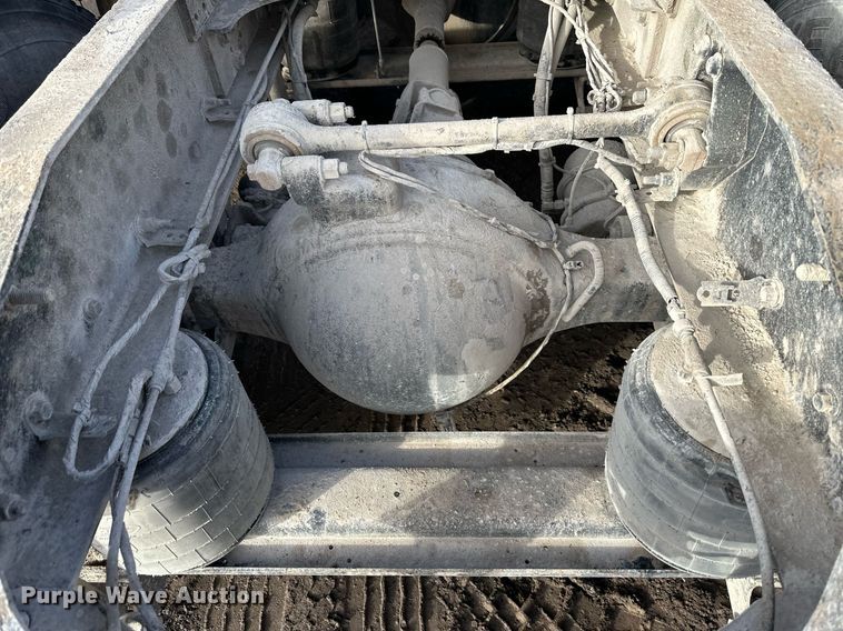 image for item OF9174 2013 Mack  semi truck