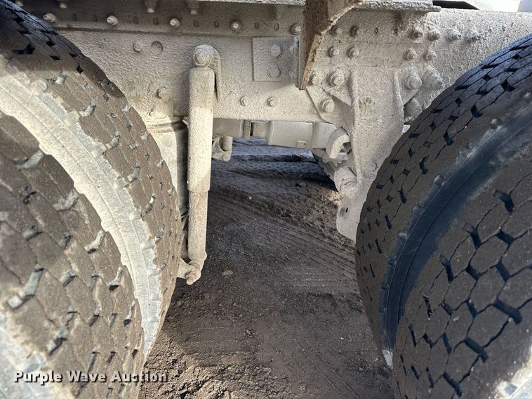 image for item OF9174 2013 Mack  semi truck