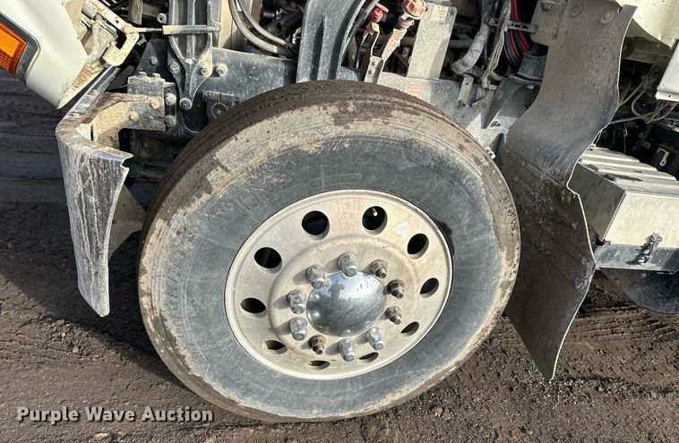 image for item OF9174 2013 Mack  semi truck