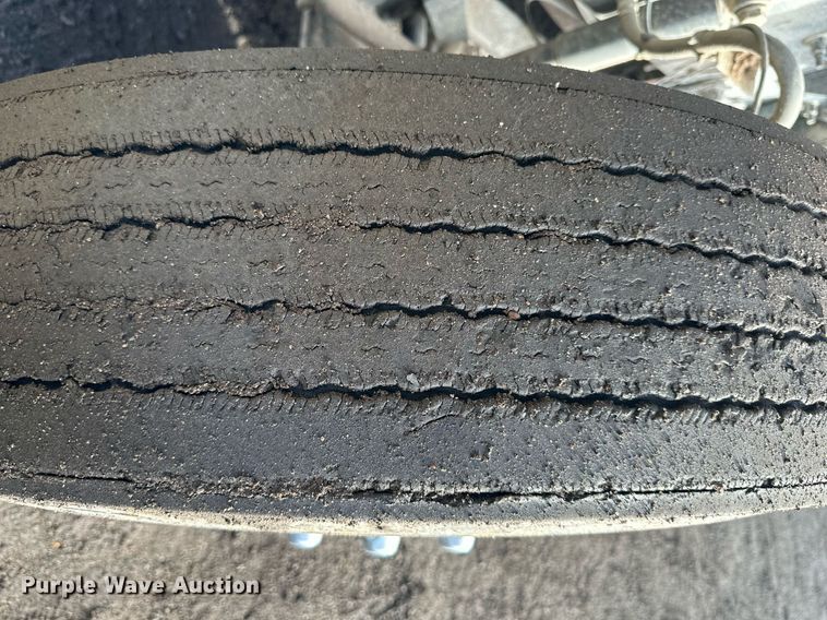 image for item OF9174 2013 Mack  semi truck