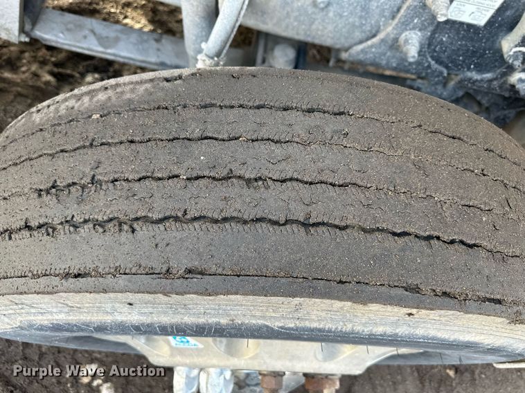 image for item OF9174 2013 Mack  semi truck