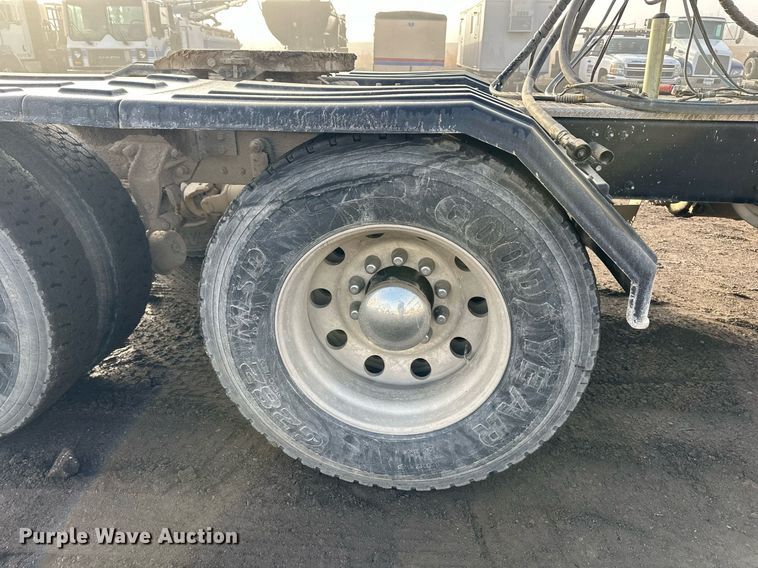 image for item OF9174 2013 Mack  semi truck