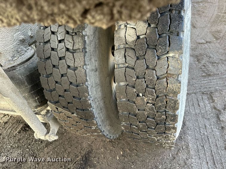 image for item OF9174 2013 Mack  semi truck