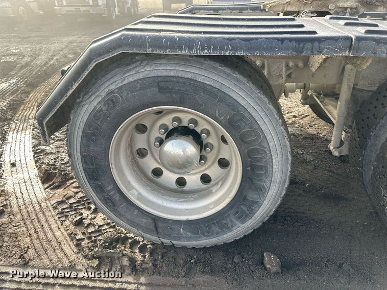 image for item OF9174 2013 Mack  semi truck