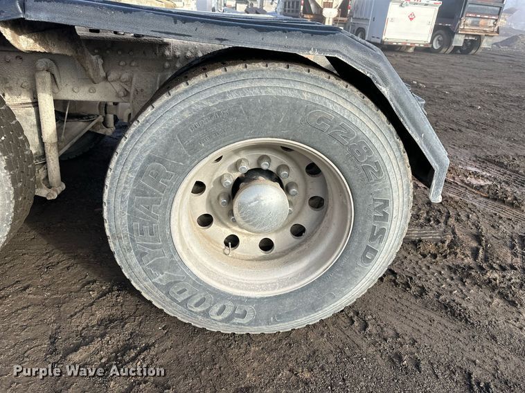 image for item OF9174 2013 Mack  semi truck