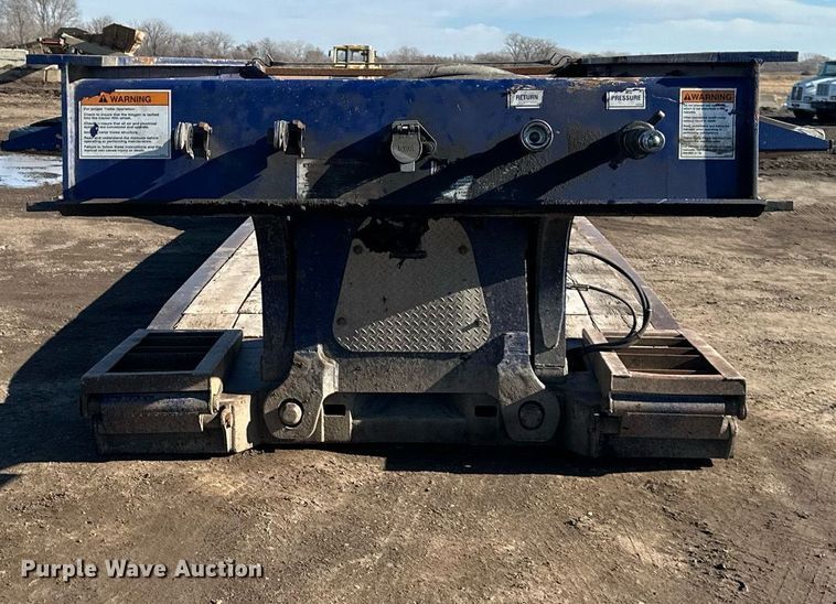 image for item OF9176 2012 Etnyre Blackhawk  lowboy equipment trailer