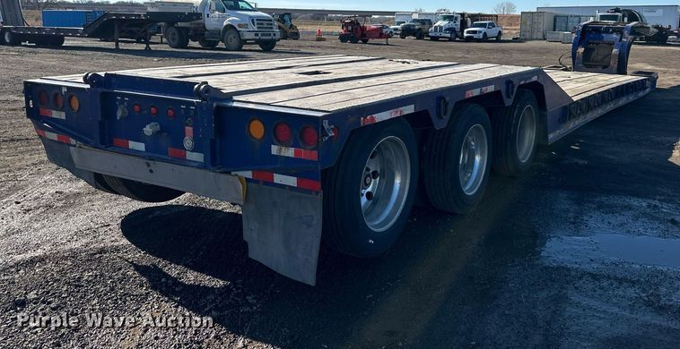 image for item OF9176 2012 Etnyre Blackhawk  lowboy equipment trailer