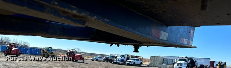 image for item OF9176 2012 Etnyre Blackhawk  lowboy equipment trailer