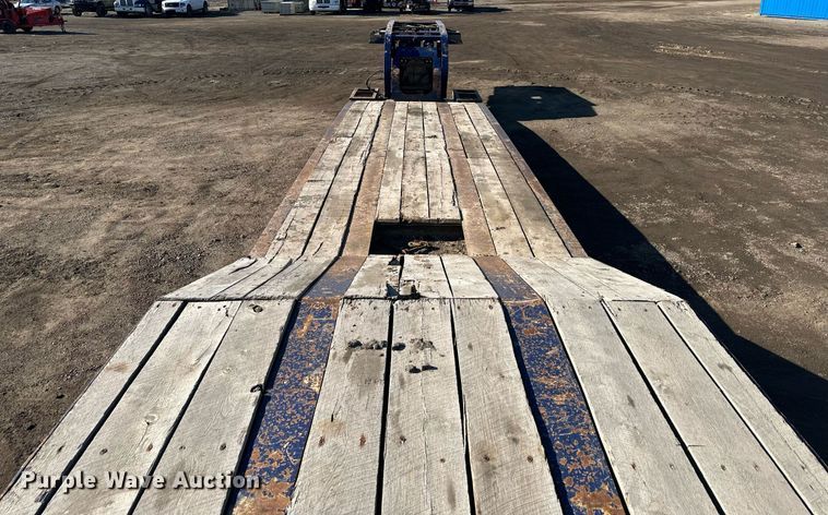 image for item OF9176 2012 Etnyre Blackhawk  lowboy equipment trailer