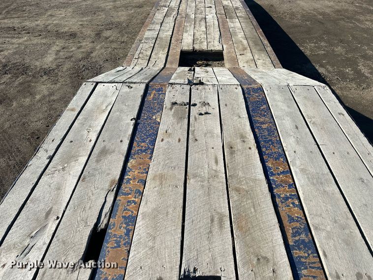 image for item OF9176 2012 Etnyre Blackhawk  lowboy equipment trailer