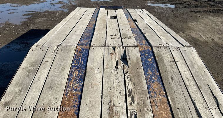 image for item OF9176 2012 Etnyre Blackhawk  lowboy equipment trailer