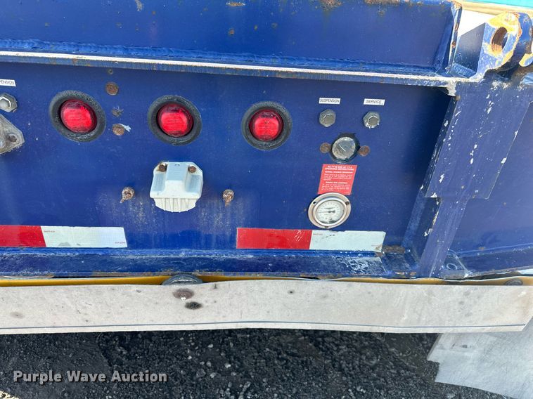 image for item OF9176 2012 Etnyre Blackhawk  lowboy equipment trailer