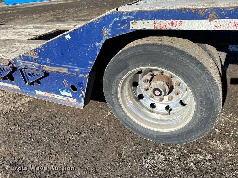 image for item OF9176 2012 Etnyre Blackhawk  lowboy equipment trailer