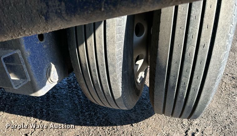 image for item OF9176 2012 Etnyre Blackhawk  lowboy equipment trailer