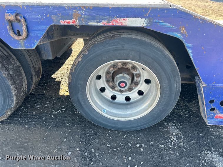 image for item OF9176 2012 Etnyre Blackhawk  lowboy equipment trailer