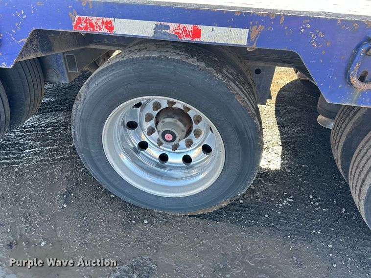 image for item OF9176 2012 Etnyre Blackhawk  lowboy equipment trailer