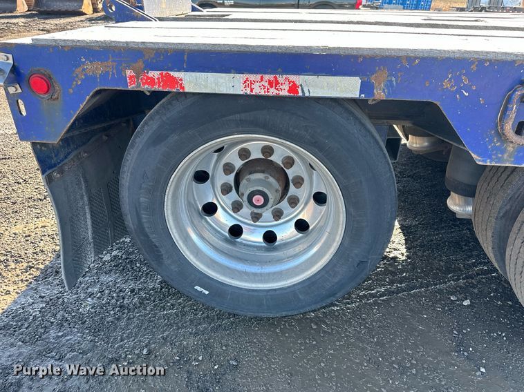 image for item OF9176 2012 Etnyre Blackhawk  lowboy equipment trailer