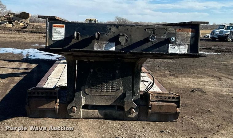 image for item OF9177 2014 Etnyre Blackhawk  lowboy equipment trailer