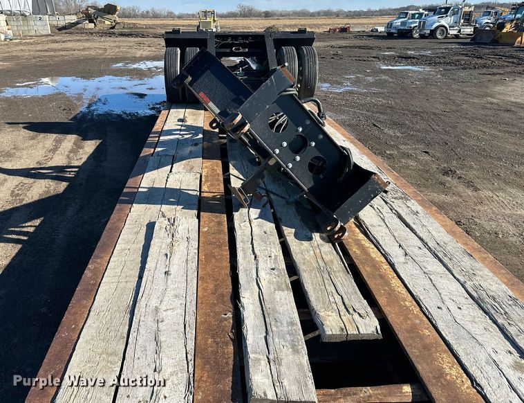 image for item OF9177 2014 Etnyre Blackhawk  lowboy equipment trailer