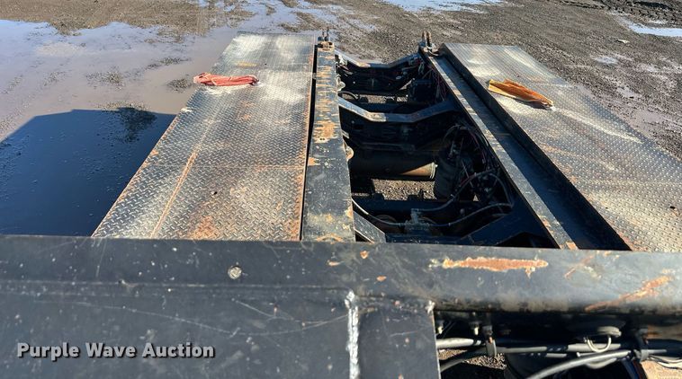 image for item OF9177 2014 Etnyre Blackhawk  lowboy equipment trailer