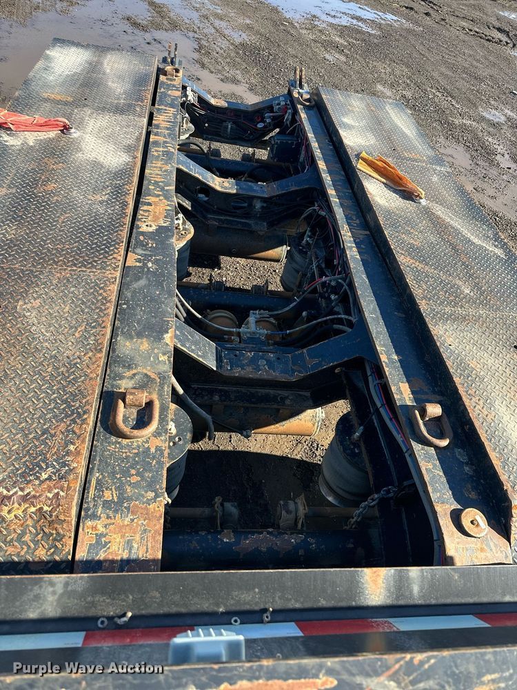 image for item OF9177 2014 Etnyre Blackhawk  lowboy equipment trailer