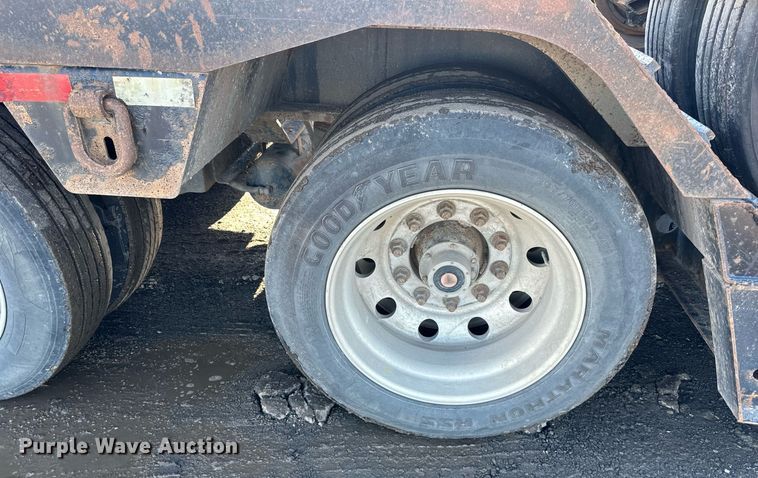 image for item OF9177 2014 Etnyre Blackhawk  lowboy equipment trailer