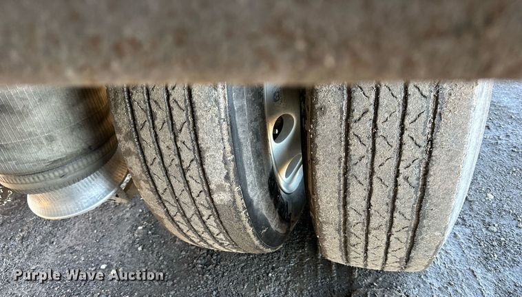 image for item OF9177 2014 Etnyre Blackhawk  lowboy equipment trailer