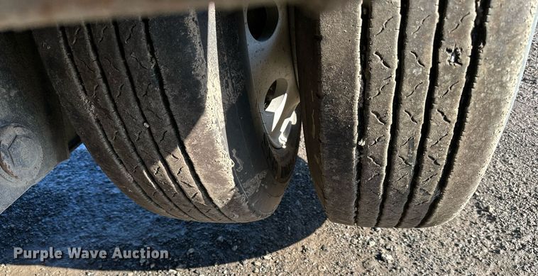 image for item OF9177 2014 Etnyre Blackhawk  lowboy equipment trailer