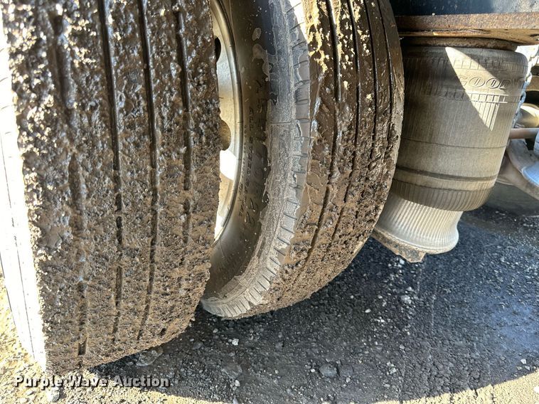 image for item OF9177 2014 Etnyre Blackhawk  lowboy equipment trailer