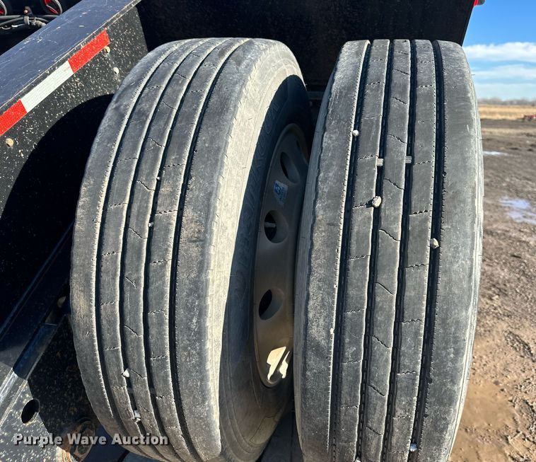 image for item OF9177 2014 Etnyre Blackhawk  lowboy equipment trailer