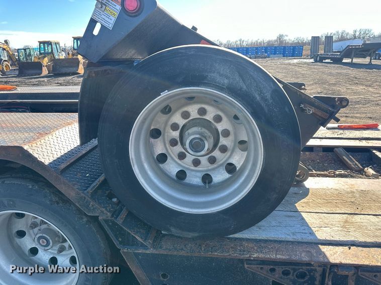 image for item OF9177 2014 Etnyre Blackhawk  lowboy equipment trailer