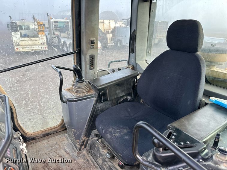 image for item OF9179 2005 Caterpillar 953C  track loader