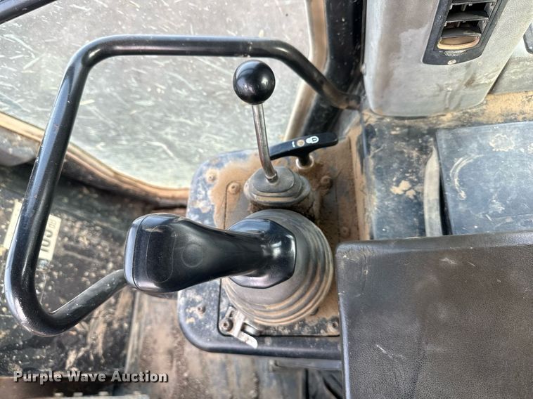 image for item OF9179 2005 Caterpillar 953C  track loader