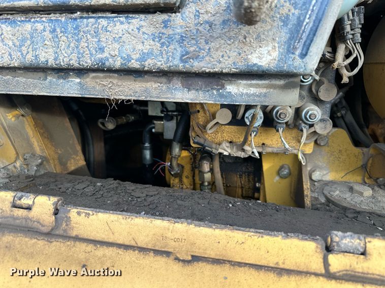 image for item OF9179 2005 Caterpillar 953C  track loader