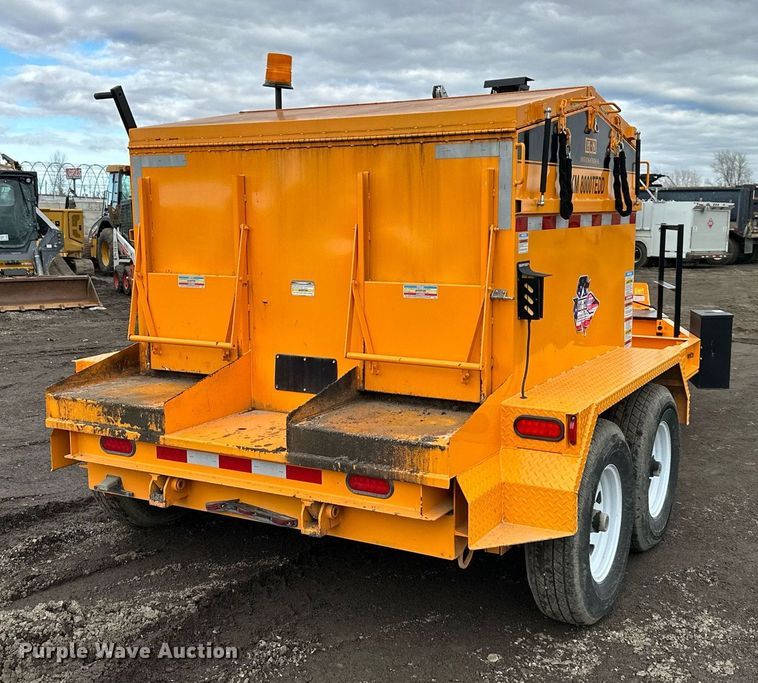 image for item OF9183 2020 KM International KM8000TEDD  asphalt hotbox